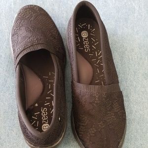 Beautiful Black Bzees loafers sz 9w
